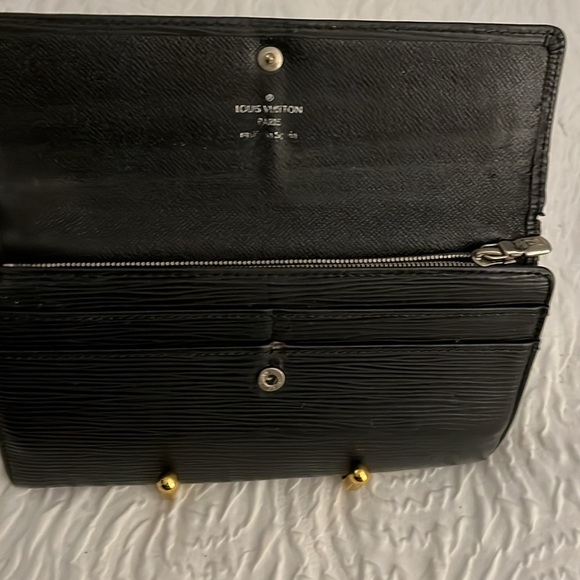 Louis Vuitton epi black wallet - Picture 6 of 11